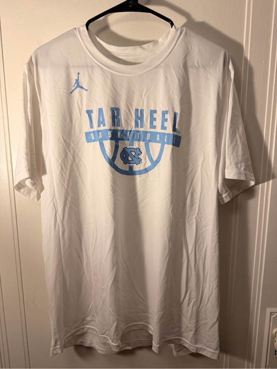 Nike Other - Nike White Tar Heels Basketball Graphic Tee